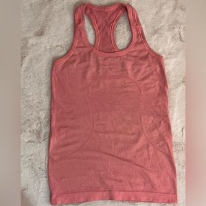 Dusty rose LULULEMON TANK size 4 run swiftly